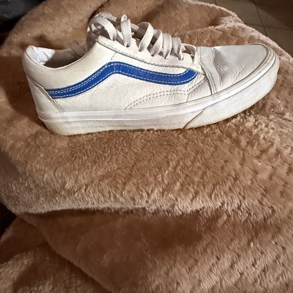 Vans - Picture 2 of 2